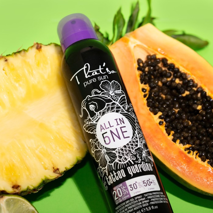 That'so All In One SPF 20/30/50 Tattoo Guardian Adiabroxo Enudatiko Antiiliako Xiro Ladi Somatos se Morfi Sprei me Proodeftiki Antiliaki Prostasia Idaniko ga Tatouaz 175ml 